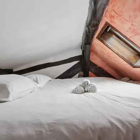 Le Reflet Parisien - Rue De La Tour Des Dames