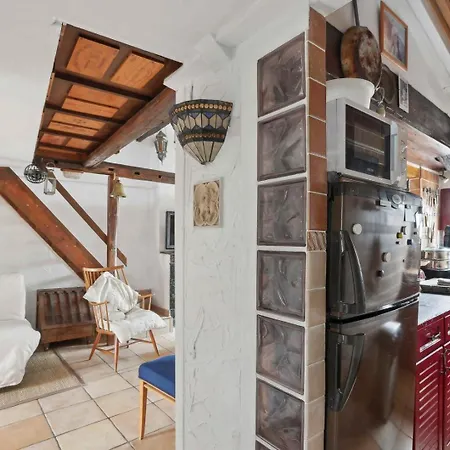 Le Reflet Parisien - Rue De La Tour Des Dames * Paris