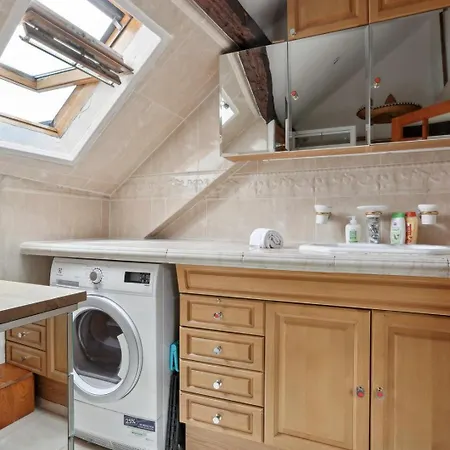 Le Reflet Parisien - Rue De La Tour Des Dames Paris